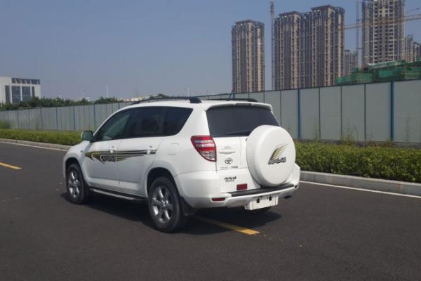 【厦门】2010年6月 丰田 rav4 2.0l 豪华导航版 at 白色 自动档