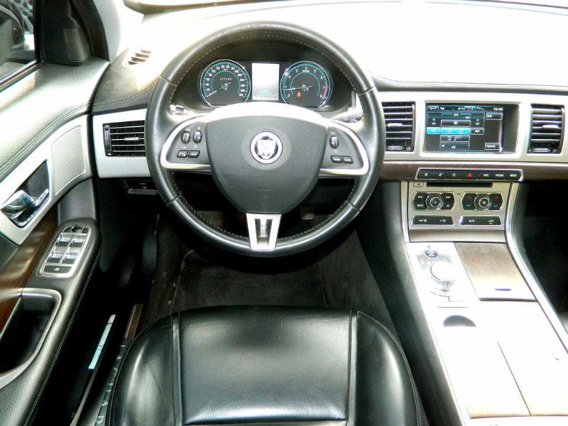 【大连】2011年12月 捷豹 xf 捷豹xf 3.0l v6豪华版 白色 手自一体