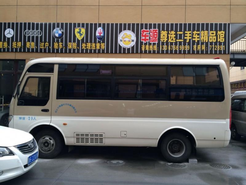 金龙客车19座图片