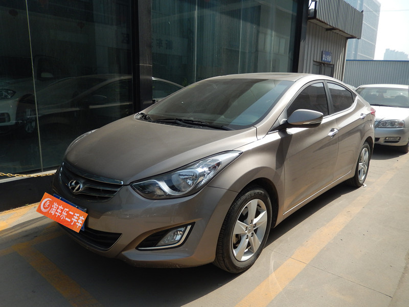 【石家庄】2013年1月 现代 朗动 1.6l 手动领先型 香槟色 手动挡