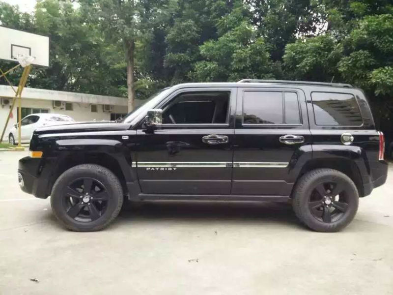 【厦门】2014年1月 jeep 自由客 2.4 四驱运动版(改款) 黑色 手自一体