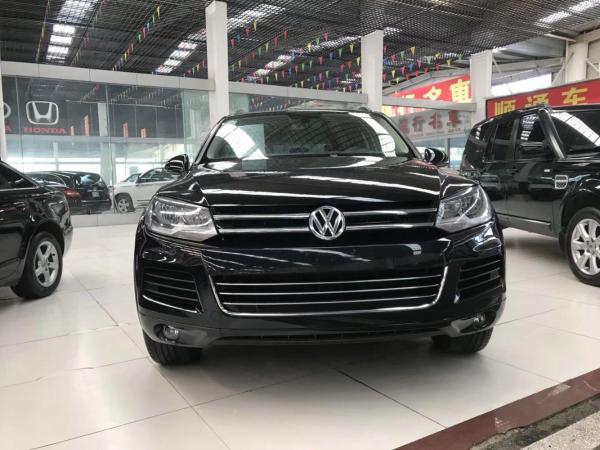 【临沂】2014年8月 大众 途锐 3.0t 高配型 汽油版 黑色 手自一体
