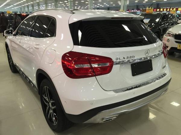 奔驰gla级 gla220 4matic 2.0t 时尚型