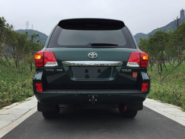 【台州】2013年7月 丰田 兰德酷路泽 4.6 vxr 绿色 手自一体