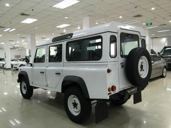 【济南】未上牌 路虎 卫士 110 2.2t 美规版 白色 手动挡