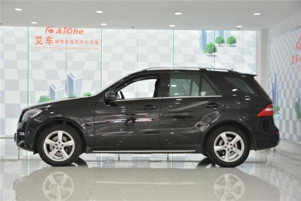 【上海】2014年3月 奔驰 m级 ml400 4matic 3.0t 动感型 黑色 自动档