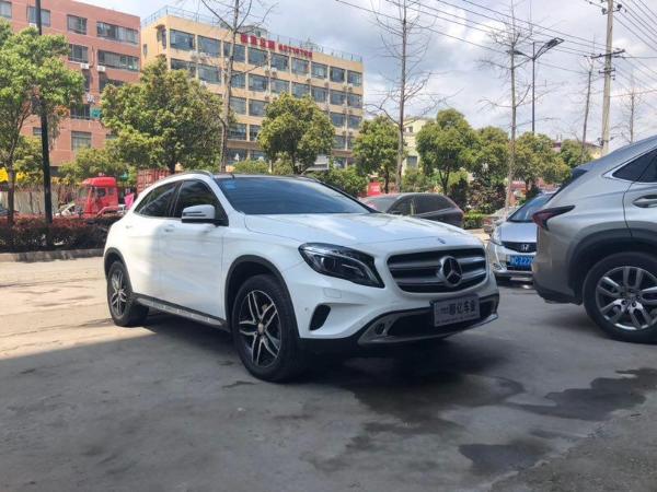 2016年7月奔驰 gla级 gla220 2.0t 4matic dct时尚型