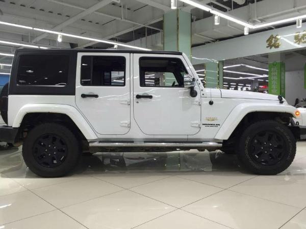 【杭州】2013年9月 jeep 牧马人 3.6 四门 sahara 白色 手自一体