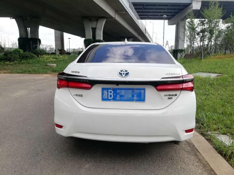 丰田 卡罗拉 2016款 双擎1.8l cvt领先版图片