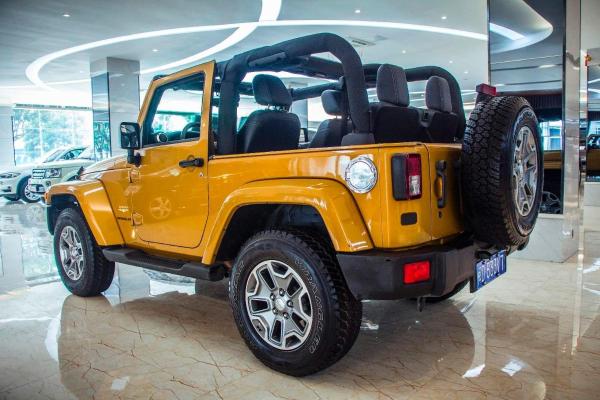 【厦门】2014年12月 jeep 牧马人 3.6 两门 sahara 黄色 自动档