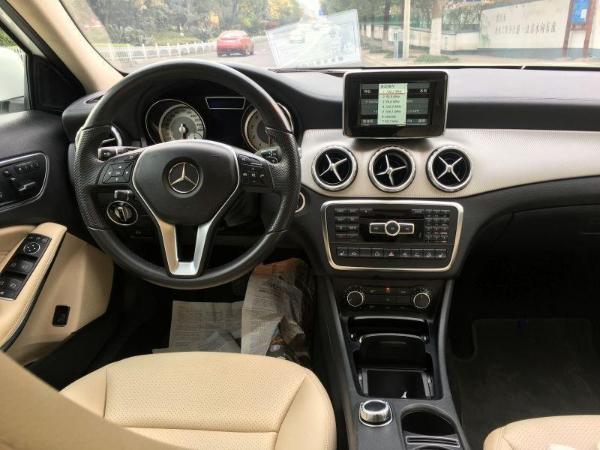 奔驰gla级 gla220 4matic 2.0t 豪华型