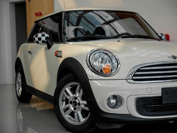 【上海】2011年5月 mini mini one 1.6 白色 自动档