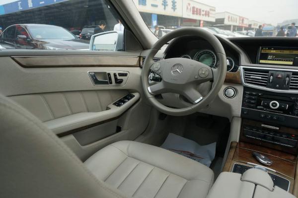 【成都】2010年7月 奔驰 e级 2010款 e300 3.0 优雅型豪华版 3.