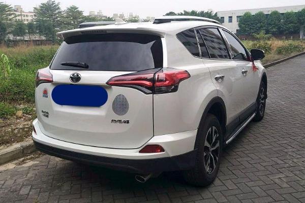 2016年8月丰田 rav4 荣放 2.0l cvt两驱风尚版