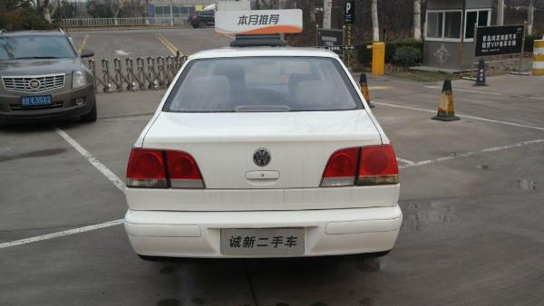 【青岛】2004年9月 大众 捷达 捷达 2004款 gdf 豪华型 白色 手动挡