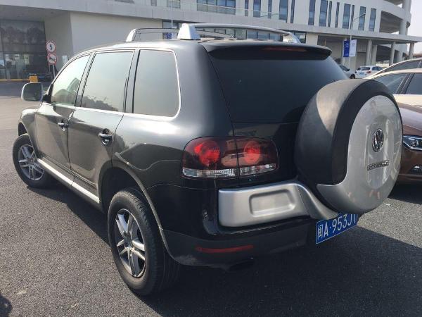 【上海】2010年8月 大众 途锐 3.0tdi v6柴油豪华型 黑色 手自一体
