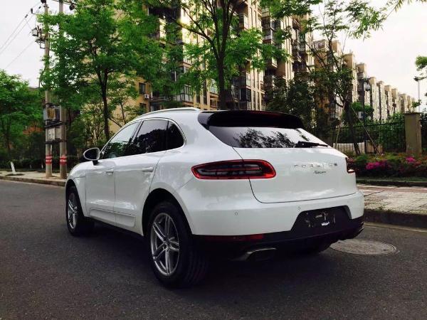 【金华】2015年12月 保时捷 macan 2.0t 白色 自动档