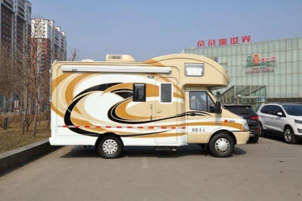 【沈阳】2015年3月 依维柯 凯伦宾威房车 柴油 3.0t 香槟色 手动挡