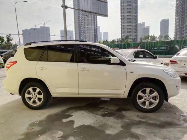 2010年8月丰田 rav4 2010款 2.0l 豪华升级版