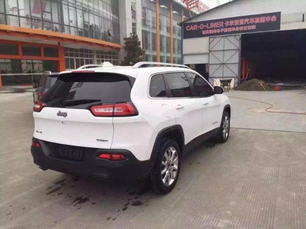 【宁波】2014年10月 jeep 自由光 2.4 豪华版 白色 手自一体