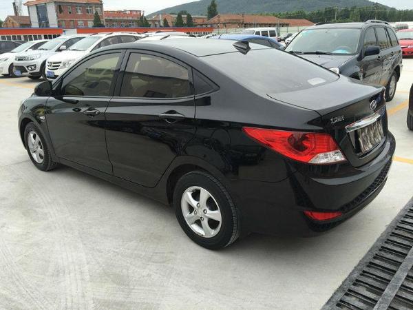 【南阳】2011年12月 现代 瑞纳 1.4 gls 豪华型 黑色 自动档