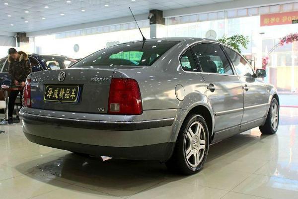 【上海】2005年8月 大众 帕萨特 领驭 2.8 v6 旗舰版 灰色 手自一体