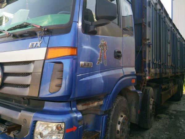 天龙二拖三侧翻半挂图片