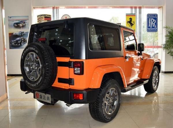 【武汉】2013年5月 jeep 牧马人 3.6 两门 sahara 橙色 自动档