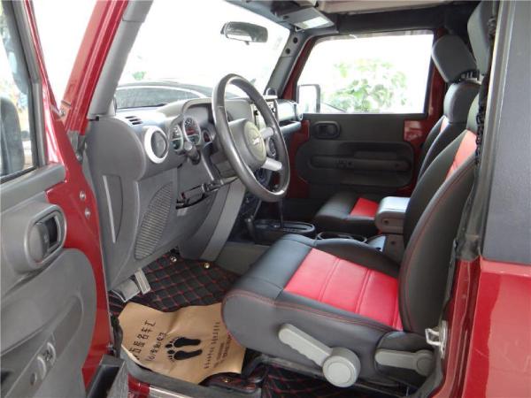 【信阳】2010年9月 jeep 牧马人 3.8 两门版 红色 手自一体