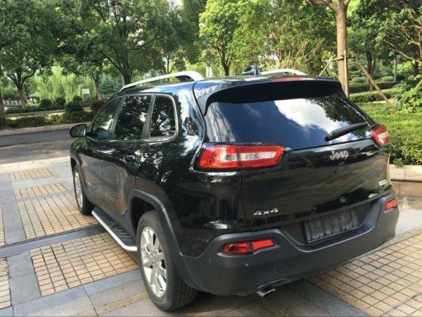 【宁波】2014年12月 jeep 自由光 2.4 豪华版 黑色 自动档