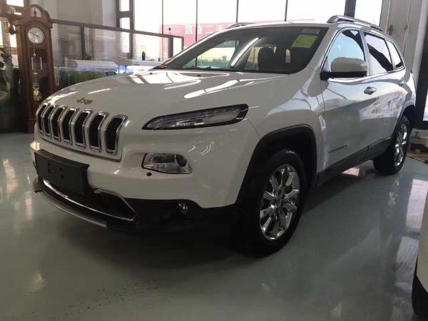 jeep 自由光 2.4 豪华版