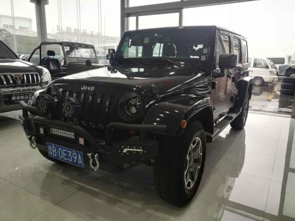 【青岛】2014年3月 jeep 牧马人 3.6 四门 sahara 黑色 手自一体