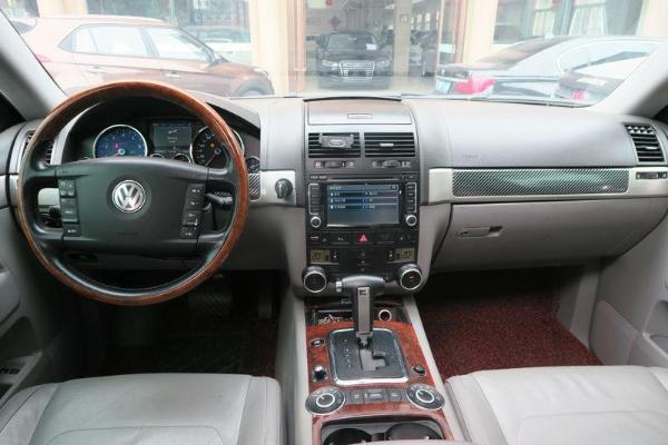 【宁波】2009年6月 大众 途锐 3.0tdi v6柴油豪华型 黑色 手自一体