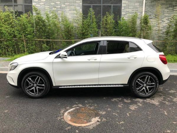 2017年5月奔驰 gla级 gla220 2.0t 4matic dct时尚型