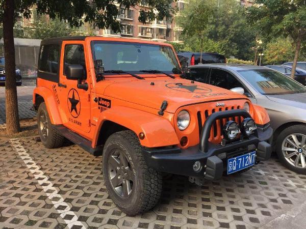 【北京】2014年5月 jeep 牧马人 3.6 两门 sahara 橙色 手自一体