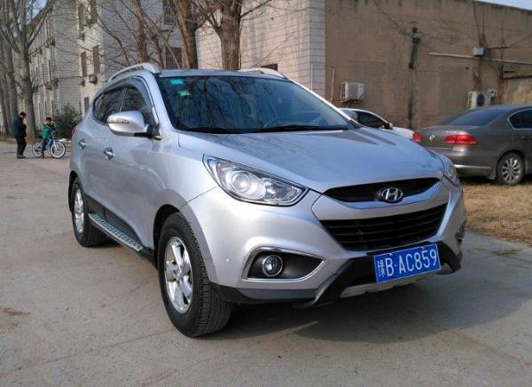 【开封】2011年3月 现代ix35 2.0 gls 两驱精英型 银灰 手动挡