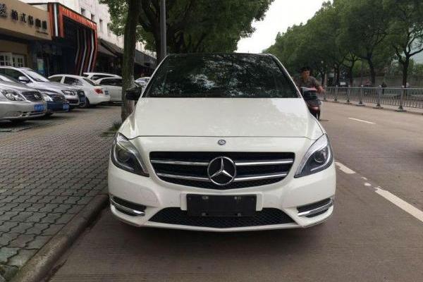 奔驰b200高配 白色