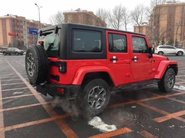 【长春】2015年4月 jeep 牧马人 3.0 四门版 sahara 红色 手自一体