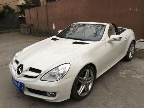 奔驰slk级 slk300 3.0v6黑白经典限量版