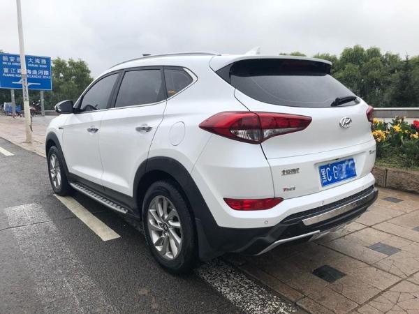 【牡丹江】2016年4月 现代 途胜 1.6t gls dct两驱智能型 白色 自动档
