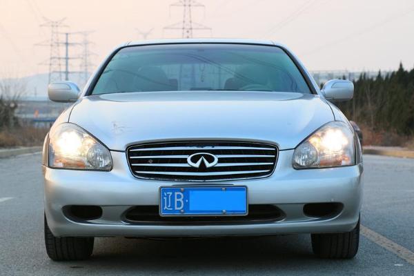 【大连】2003年11月 英菲尼迪 q45 2001款 4.5 280hp 银灰 自动档