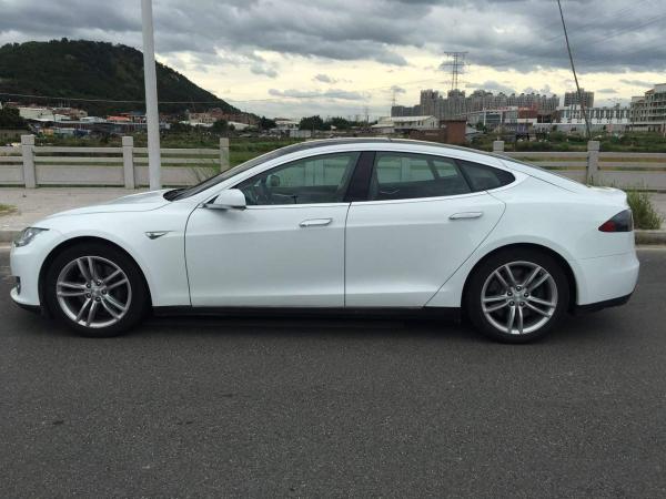 【泉州】2014年10月 特斯拉 model s 85 白色 自动档