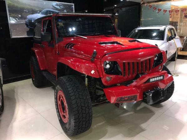 【西宁】2015年4月 jeep 牧马人 3.6 两门 sahara 红色 手自一体