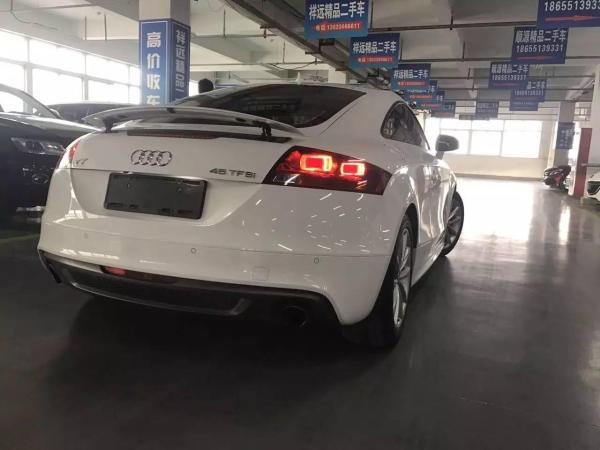 奥迪 奥迪tt tt coupe 2.0t fsi 45 tfsi 白色经典版