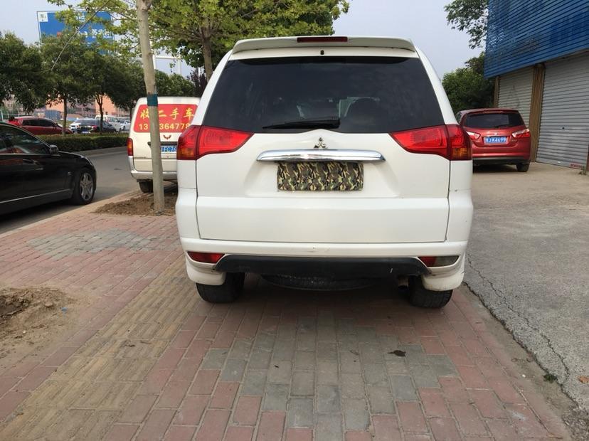 三菱 帕杰罗劲畅 2013款 3.0l 自动四驱旗舰版图片