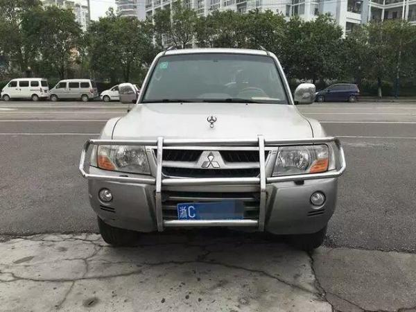 【温州】2003年2月 三菱 帕杰罗速跑 2003款 3.0 gls 3.0 银灰 自动档