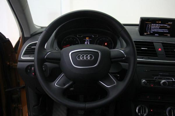 奥迪 奥迪q3 奥迪q3 2015款 30 tfsi 标准型 香槟色 手动挡