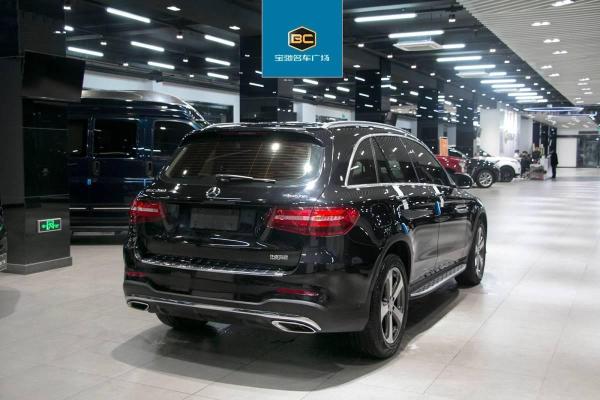 【青岛】2016年10月 奔驰glc级 glc260 2.0t 4matic 豪华型 手自一体