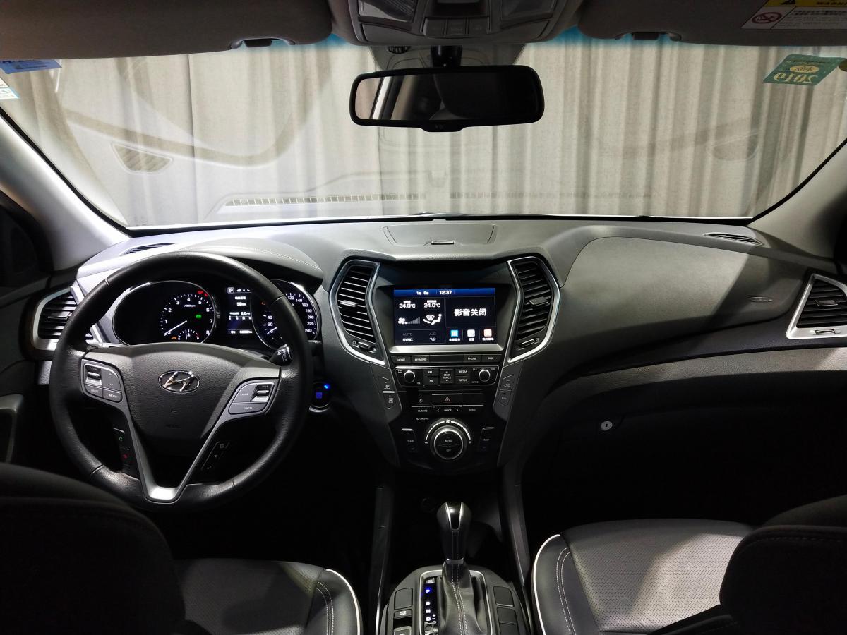 2017年11月现代 胜达 新胜达2.4l 两驱智能型