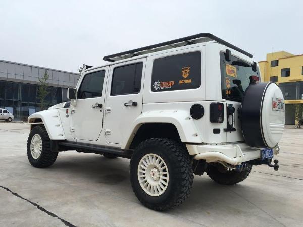 【长沙】2014年3月 jeep 牧马人 3.6 四门 sahara 白色 手自一体